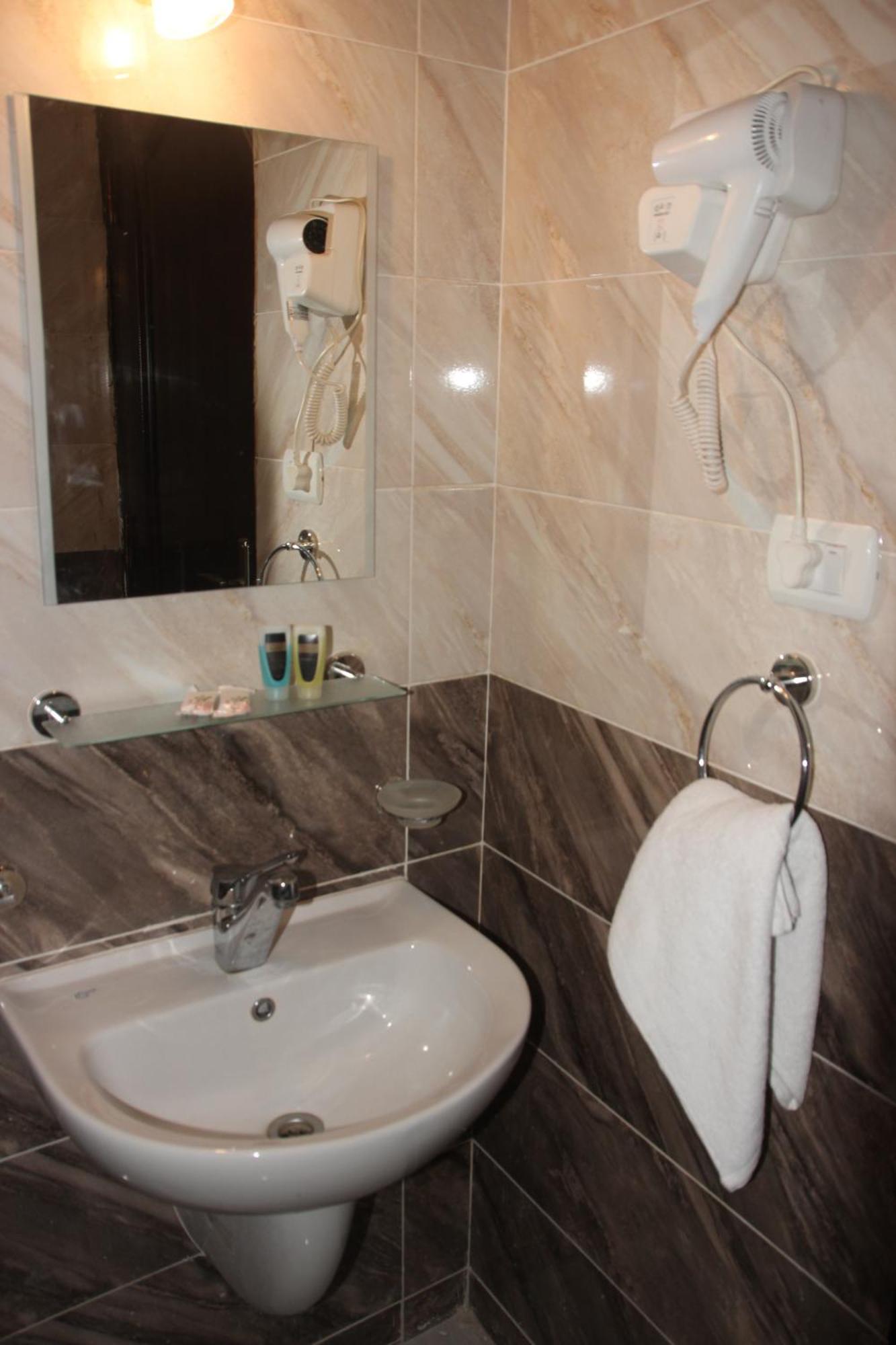 Farida Pyramids Boutique Hotel Kafret el-Gabal Kültér fotó